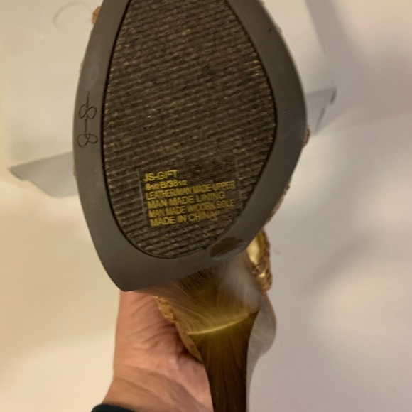 Heels - Picture 4 of 4